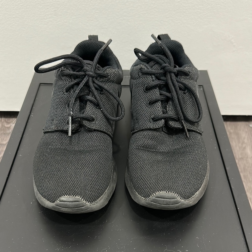 Nike Black Sneakers Sz 5